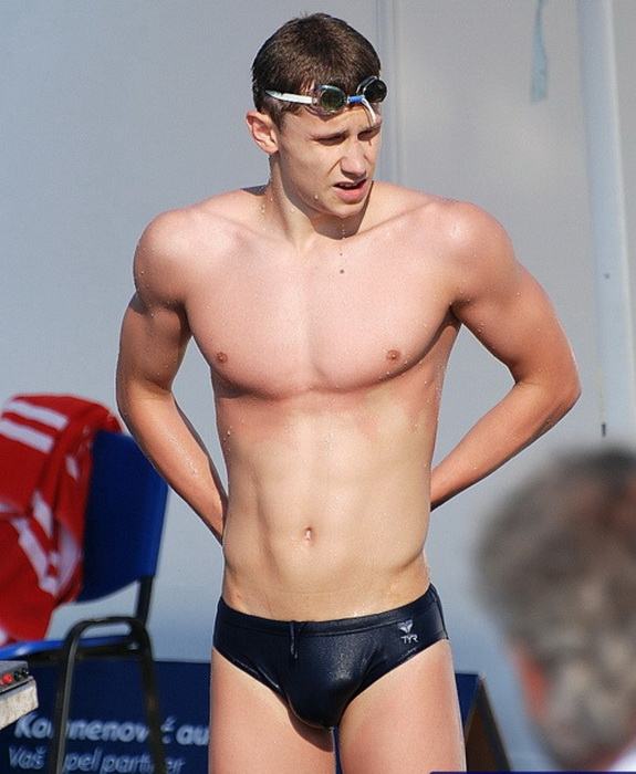 ว่ายน้ำ