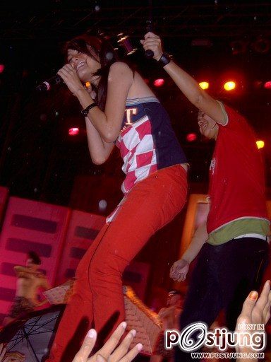 ขวัญ อุษามณี สวยใสๆน่ารัก @ Official Fanpage