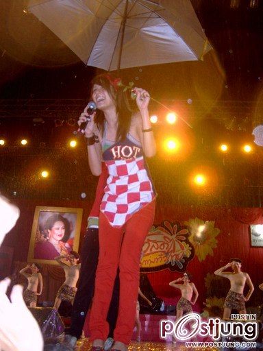 ขวัญ อุษามณี สวยใสๆน่ารัก @ Official Fanpage