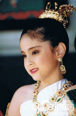 ขวัญ อุษามณี สวยใสๆน่ารัก @ Official Fanpage