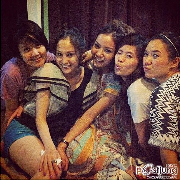 ขวัญ อุษามณี สวยใสๆน่ารัก @ Official Fanpage