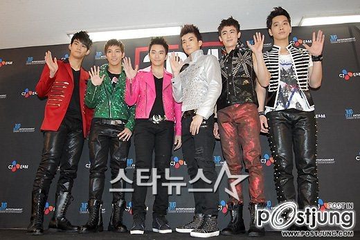 หนุ่ม 2PM ทักทายแฟนเพลง Hands Up Asia Tour Concert หล่อมาก