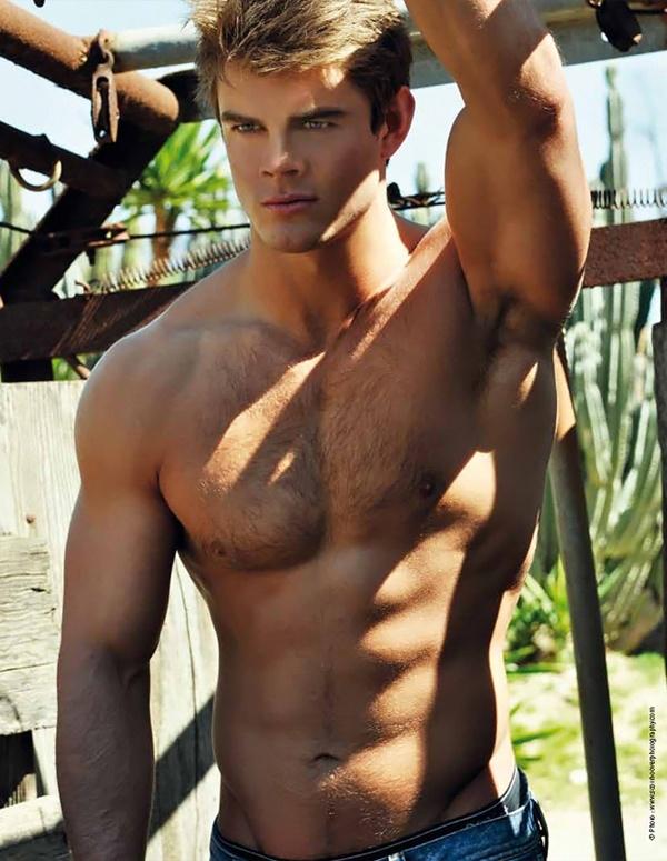 Lars Slind @ Sensitif magazine No.62 Novemeber 2011