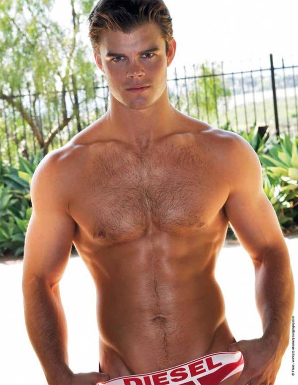 Lars Slind @ Sensitif magazine No.62 Novemeber 2011