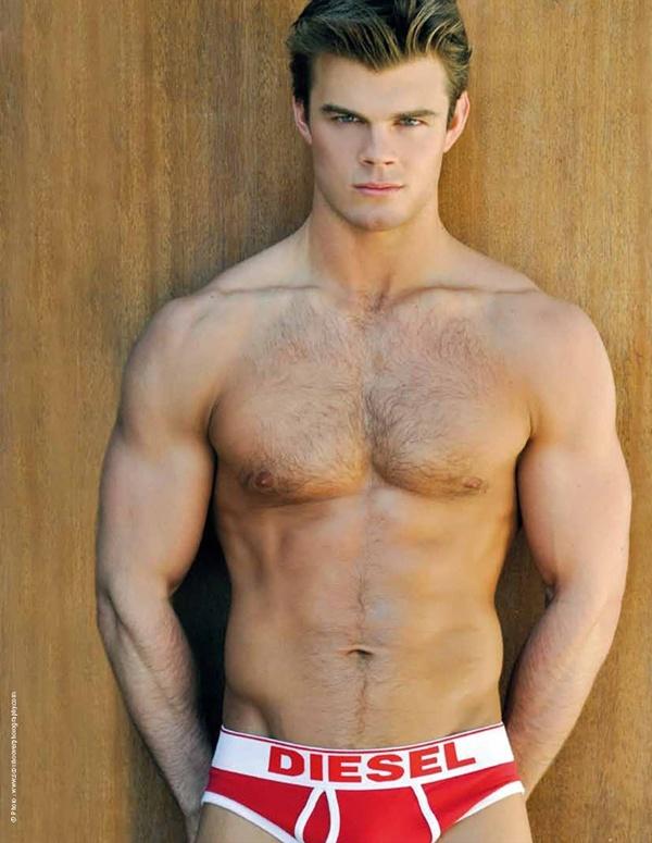 Lars Slind @ Sensitif magazine No.62 Novemeber 2011