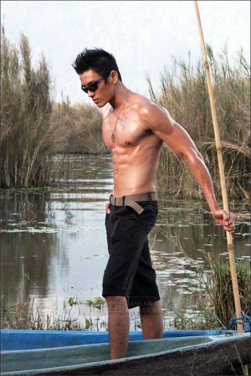 ตี๋๋๋๋๋๋๋ี๋๋๋๋๋หล่อเข้ม