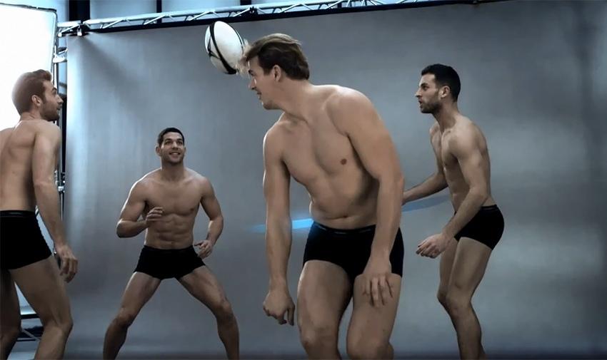 เล่นบอลกัน