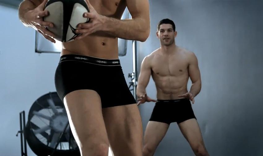 เล่นบอลกัน