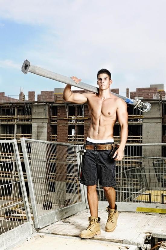 ก่อสร้างครับ