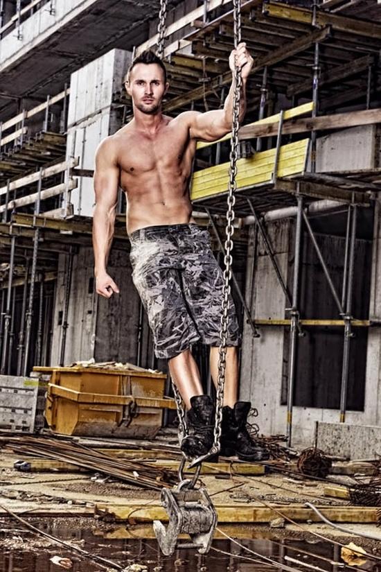 ก่อสร้างครับ