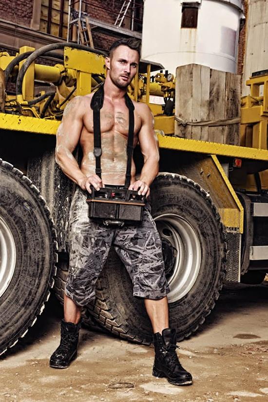 ก่อสร้างครับ