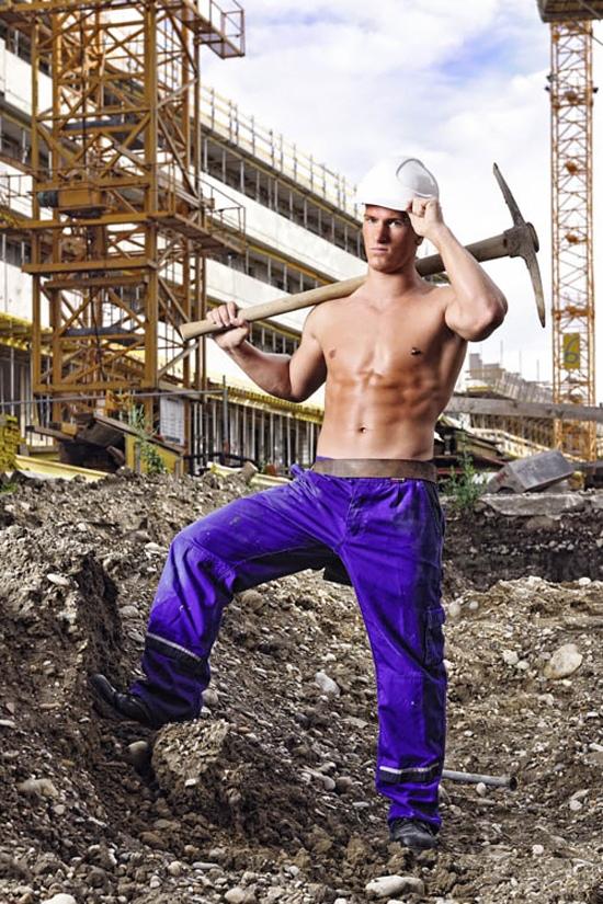 ก่อสร้างครับ