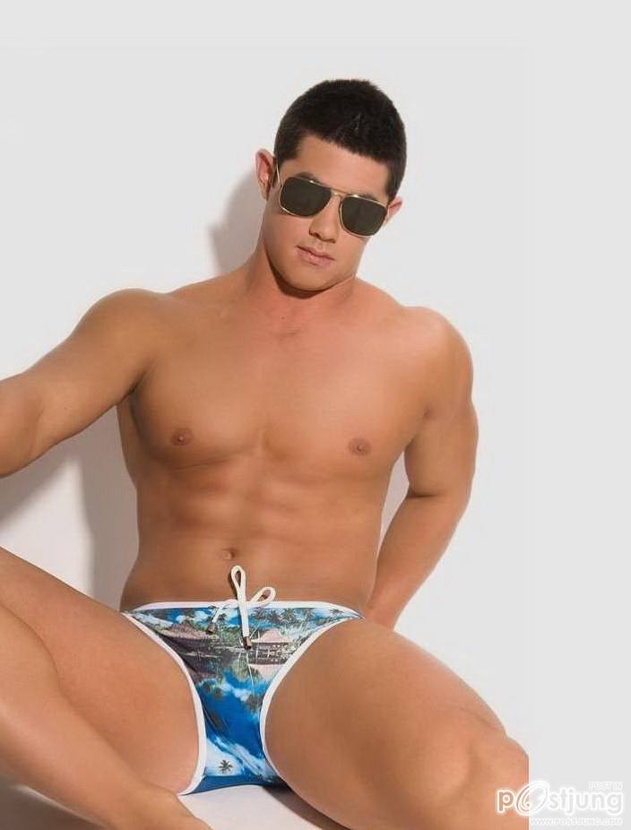 หนุ่มหล่อขอโชว์