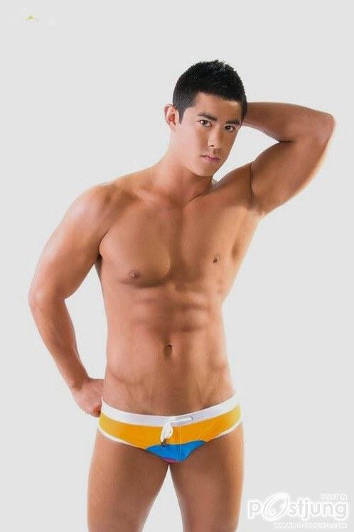 หนุ่มหล่อขอโชว์