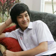 ดาราในชุดนักเรียน