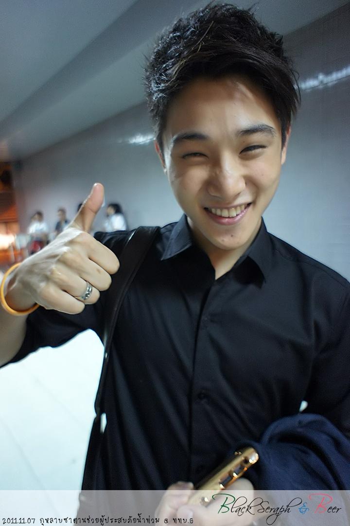 กุหลาบซาตานช่วยผู้ประสบภัยน้ำท่วม @ ททบ 5