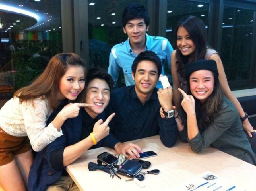 กุหลาบซาตานช่วยผู้ประสบภัยน้ำท่วม @ ททบ 5