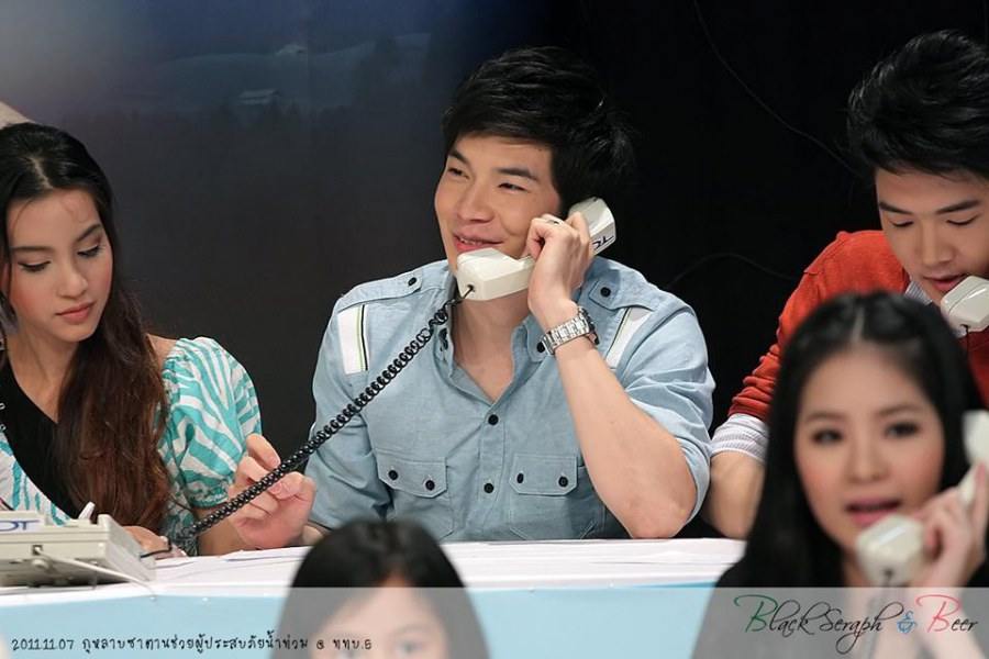 กุหลาบซาตานช่วยผู้ประสบภัยน้ำท่วม @ ททบ 5