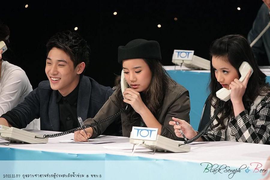 กุหลาบซาตานช่วยผู้ประสบภัยน้ำท่วม @ ททบ 5