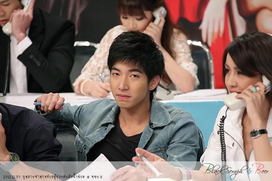 กุหลาบซาตานช่วยผู้ประสบภัยน้ำท่วม @ ททบ 5