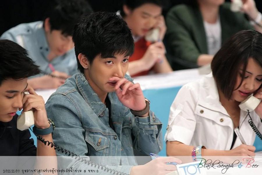 กุหลาบซาตานช่วยผู้ประสบภัยน้ำท่วม @ ททบ 5