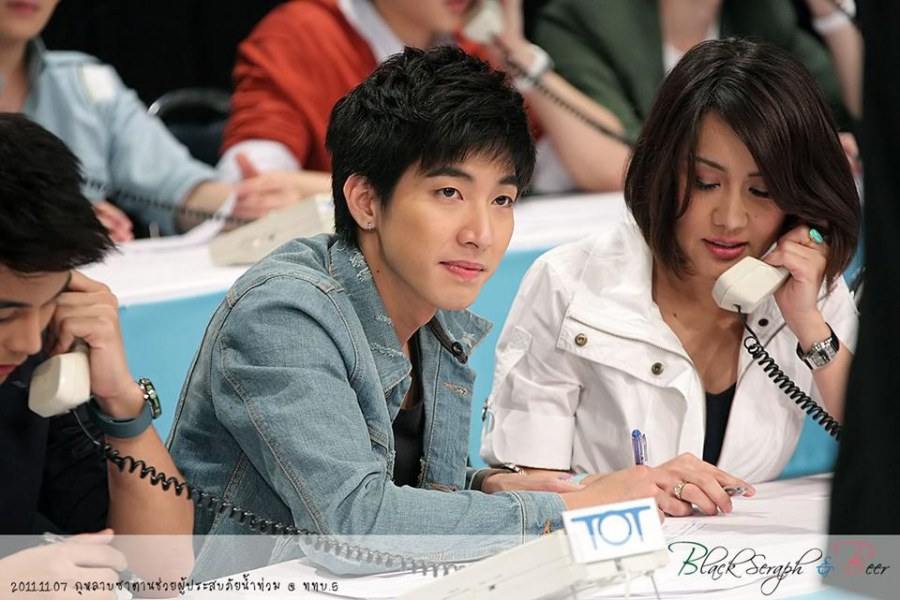 กุหลาบซาตานช่วยผู้ประสบภัยน้ำท่วม @ ททบ 5