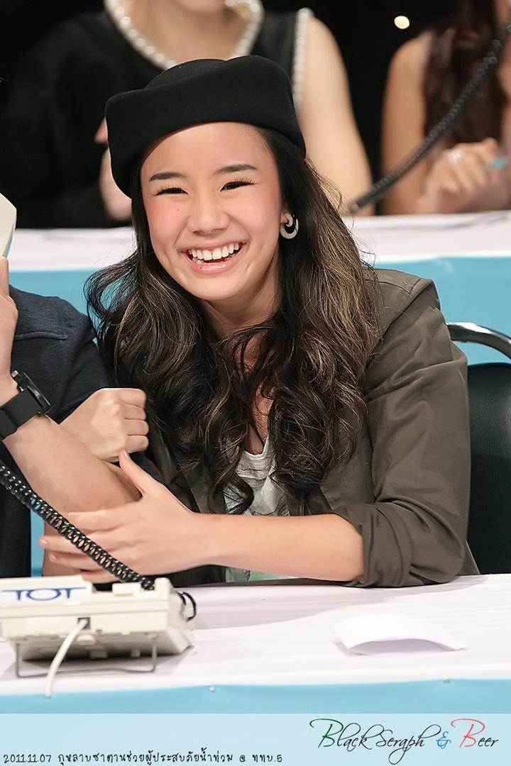 กุหลาบซาตานช่วยผู้ประสบภัยน้ำท่วม @ ททบ 5