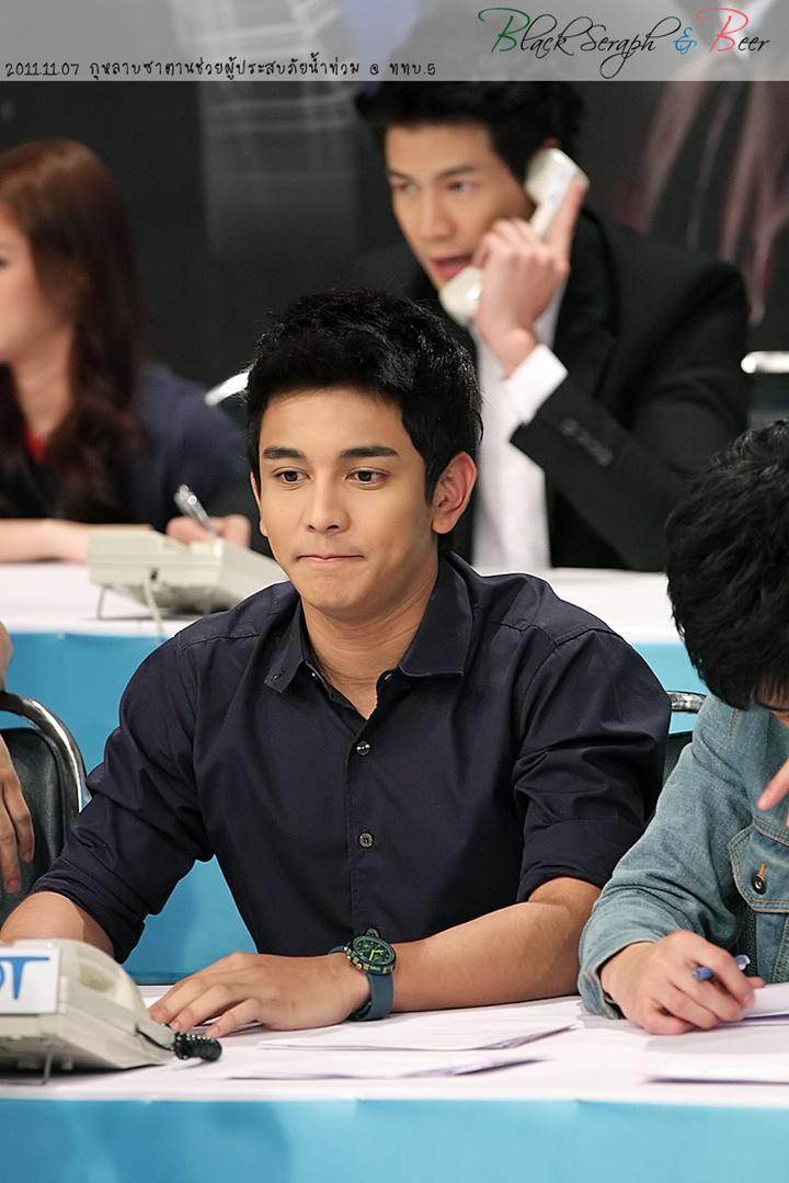 กุหลาบซาตานช่วยผู้ประสบภัยน้ำท่วม @ ททบ 5