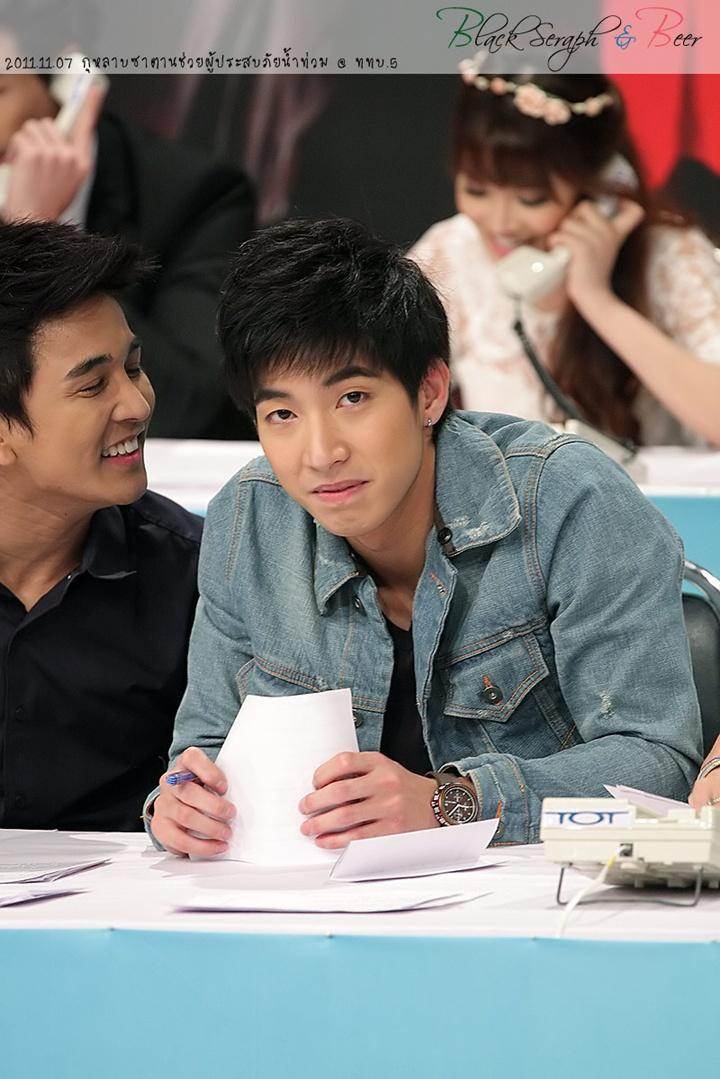 กุหลาบซาตานช่วยผู้ประสบภัยน้ำท่วม @ ททบ 5