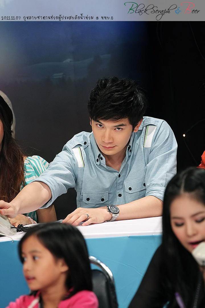 กุหลาบซาตานช่วยผู้ประสบภัยน้ำท่วม @ ททบ 5