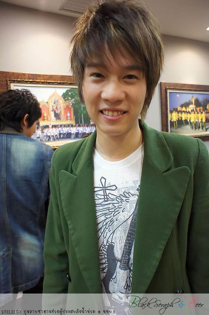 กุหลาบซาตานช่วยผู้ประสบภัยน้ำท่วม @ ททบ 5