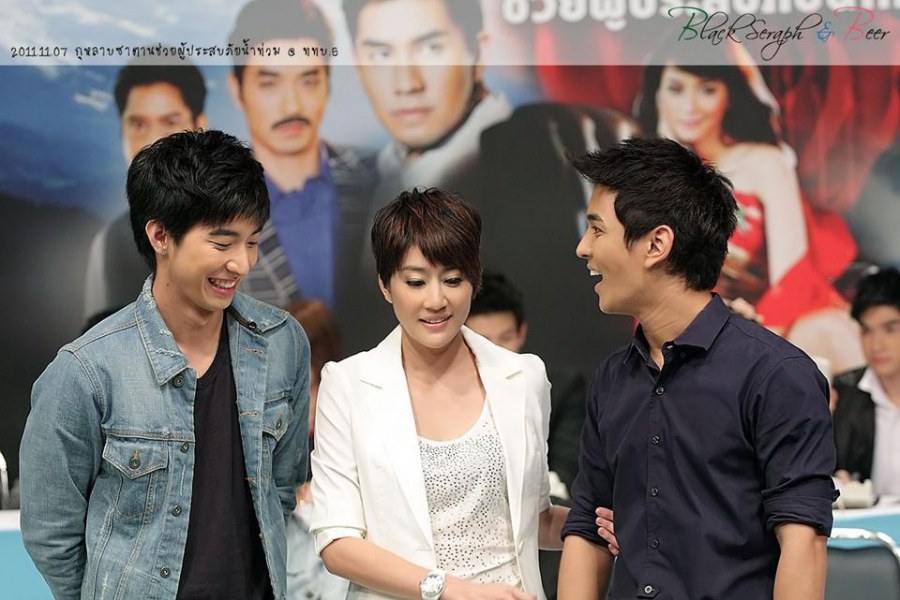 กุหลาบซาตานช่วยผู้ประสบภัยน้ำท่วม @ ททบ 5