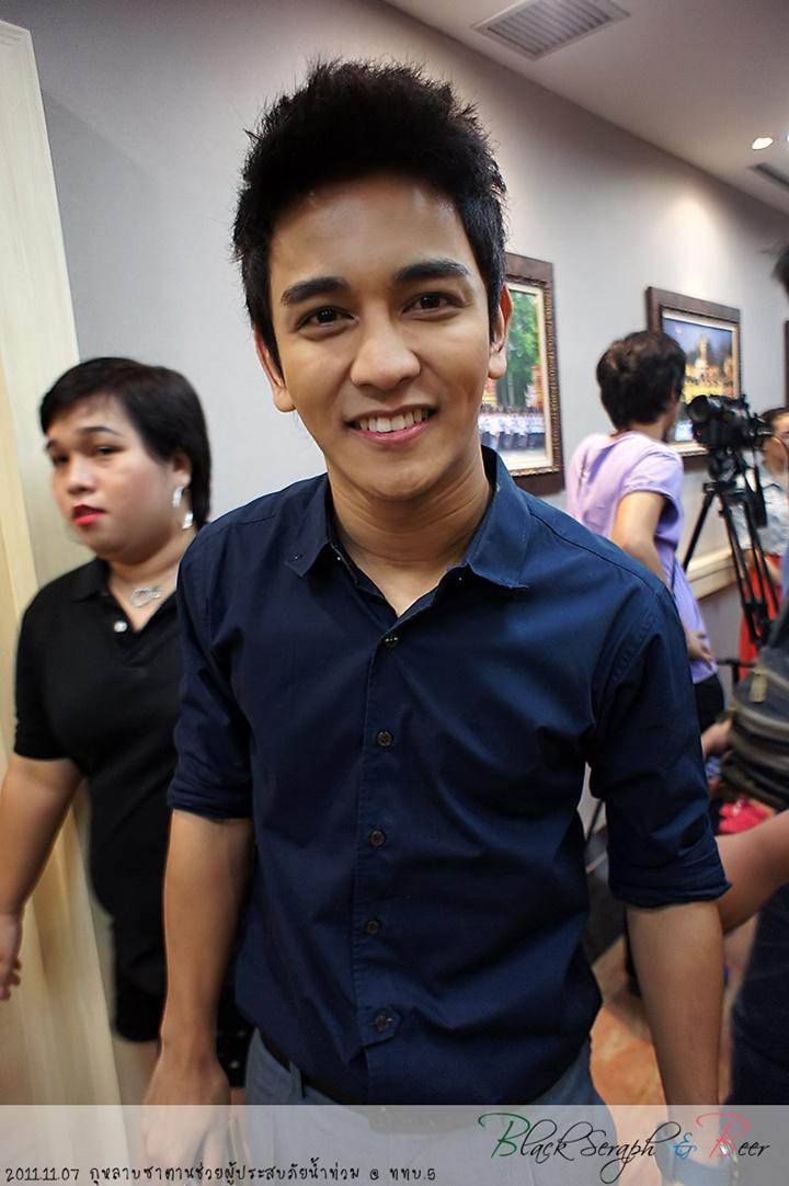 กุหลาบซาตานช่วยผู้ประสบภัยน้ำท่วม @ ททบ 5