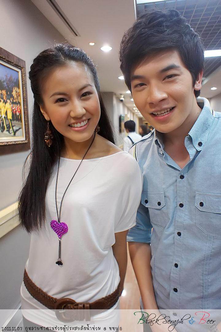 กุหลาบซาตานช่วยผู้ประสบภัยน้ำท่วม @ ททบ 5