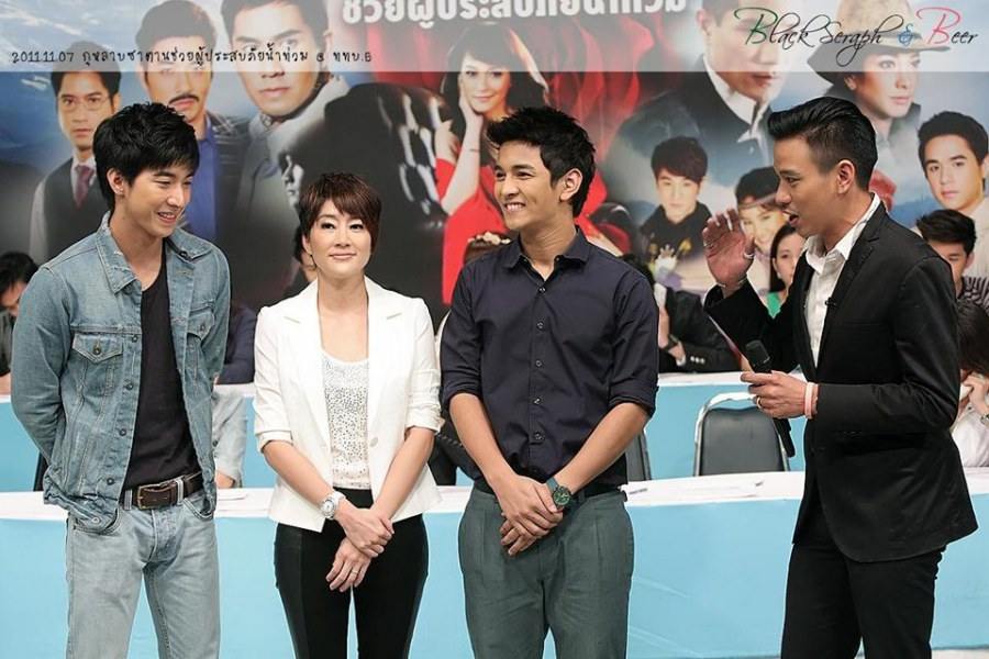 กุหลาบซาตานช่วยผู้ประสบภัยน้ำท่วม @ ททบ 5