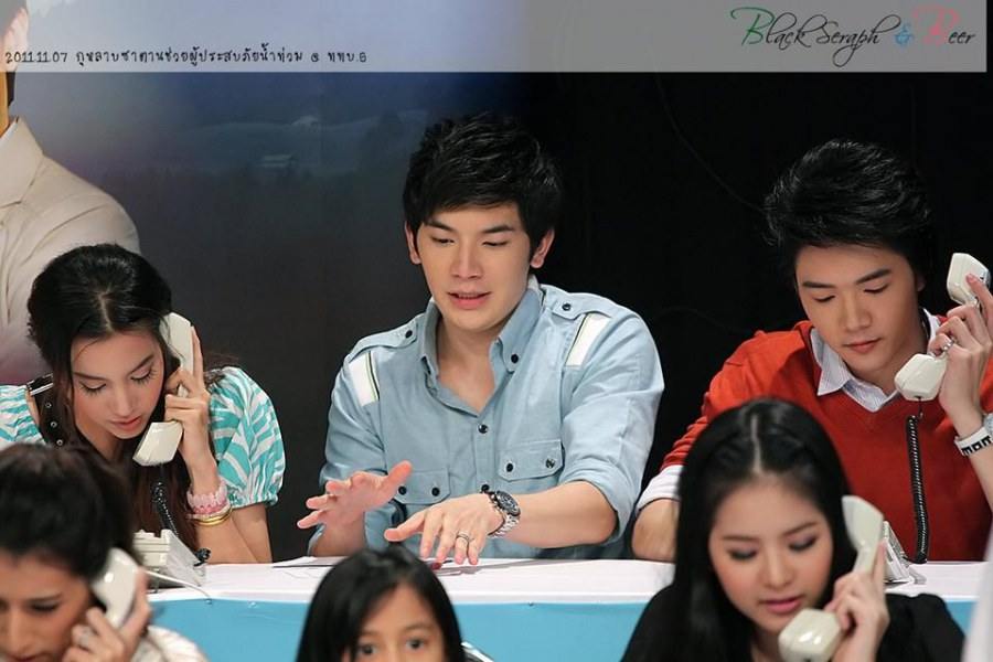 กุหลาบซาตานช่วยผู้ประสบภัยน้ำท่วม @ ททบ 5