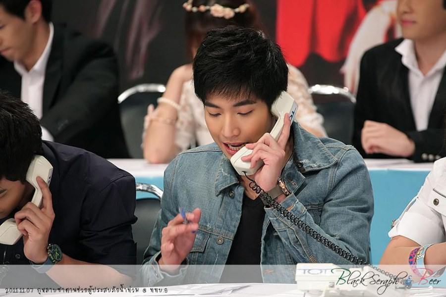 กุหลาบซาตานช่วยผู้ประสบภัยน้ำท่วม @ ททบ 5