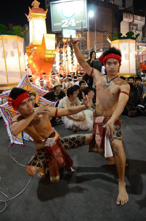 ขบวนโคม มหาวิทยาลัยเทคโนโลยีราชมงคลล้านนา