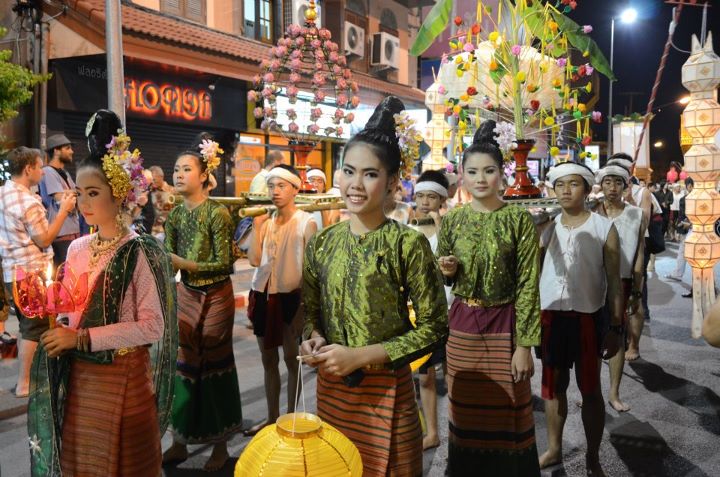 ขบวนโคม มหาวิทยาลัยเทคโนโลยีราชมงคลล้านนา