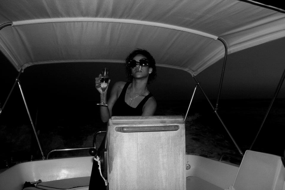 ภาพ exclusive rihanna บนเรือส่วนตัว