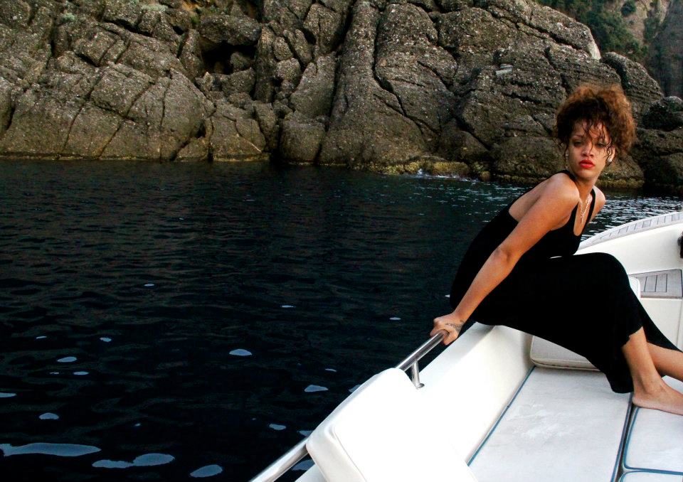 ภาพ exclusive rihanna บนเรือส่วนตัว