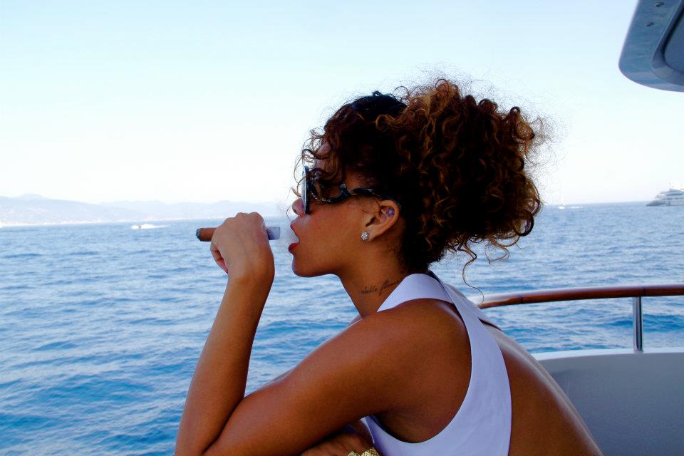 ภาพ exclusive rihanna บนเรือส่วนตัว