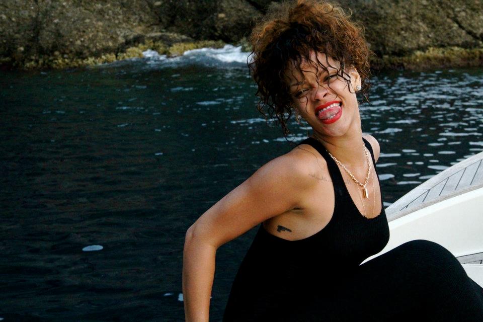 ภาพ exclusive rihanna บนเรือส่วนตัว