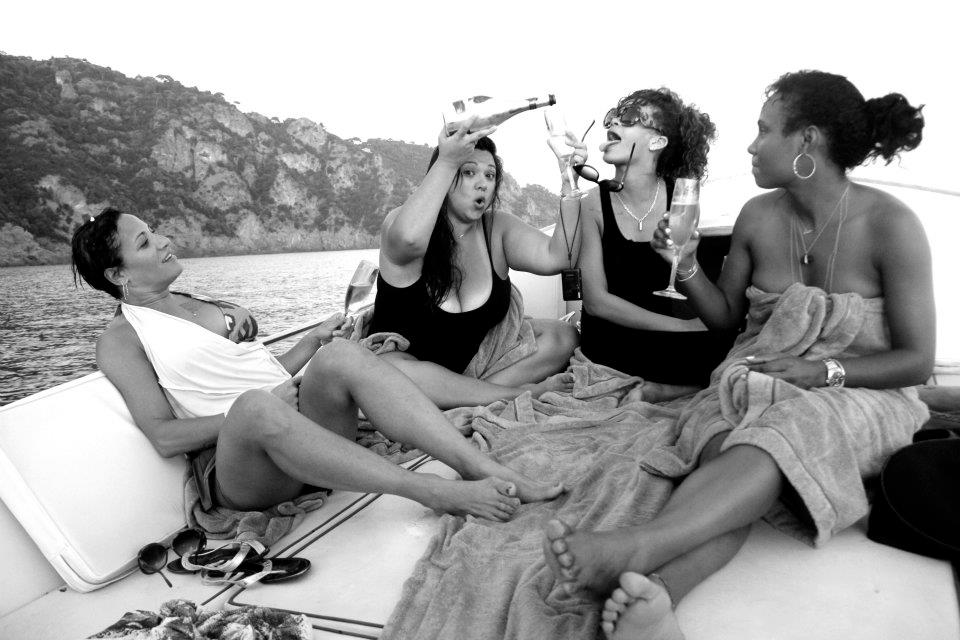 ภาพ exclusive rihanna บนเรือส่วนตัว