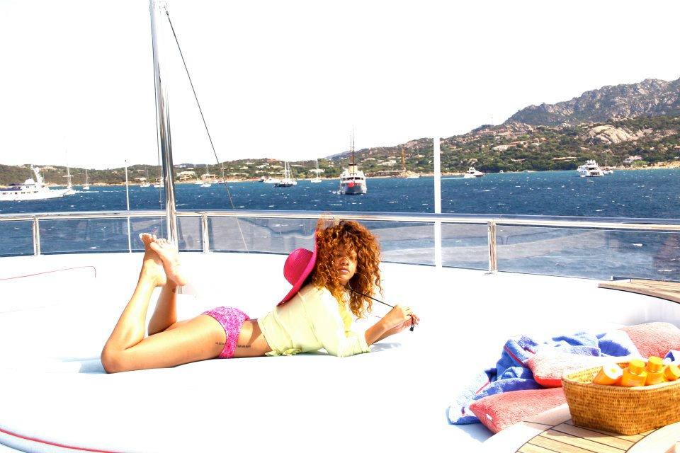ภาพ exclusive rihanna บนเรือส่วนตัว