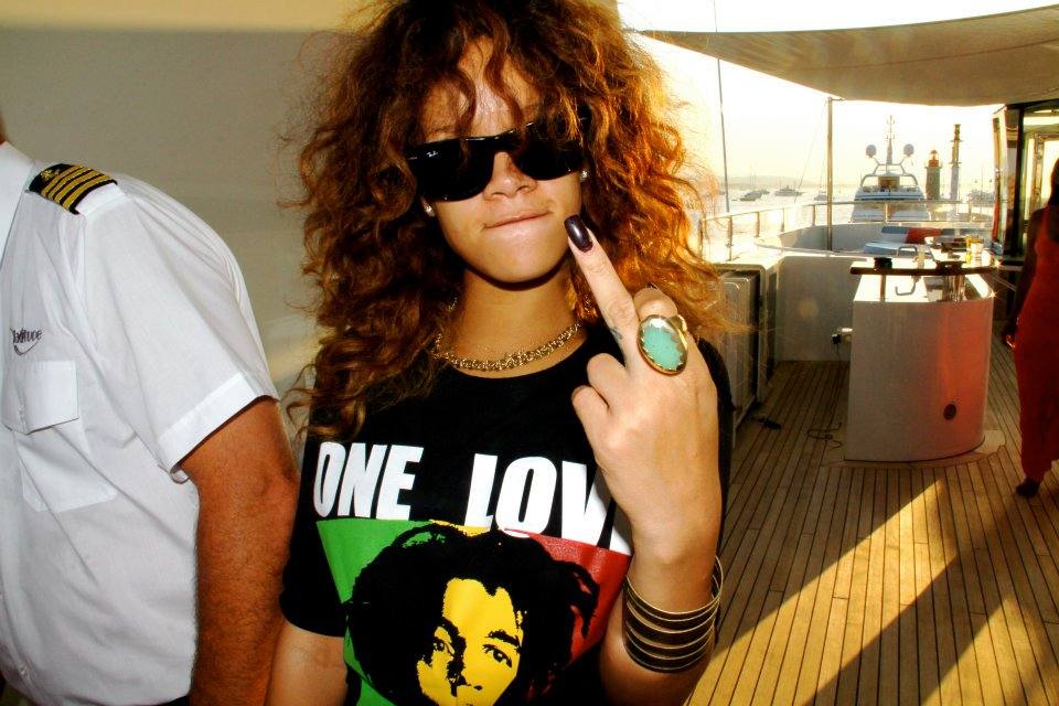 ภาพ exclusive rihanna บนเรือส่วนตัว