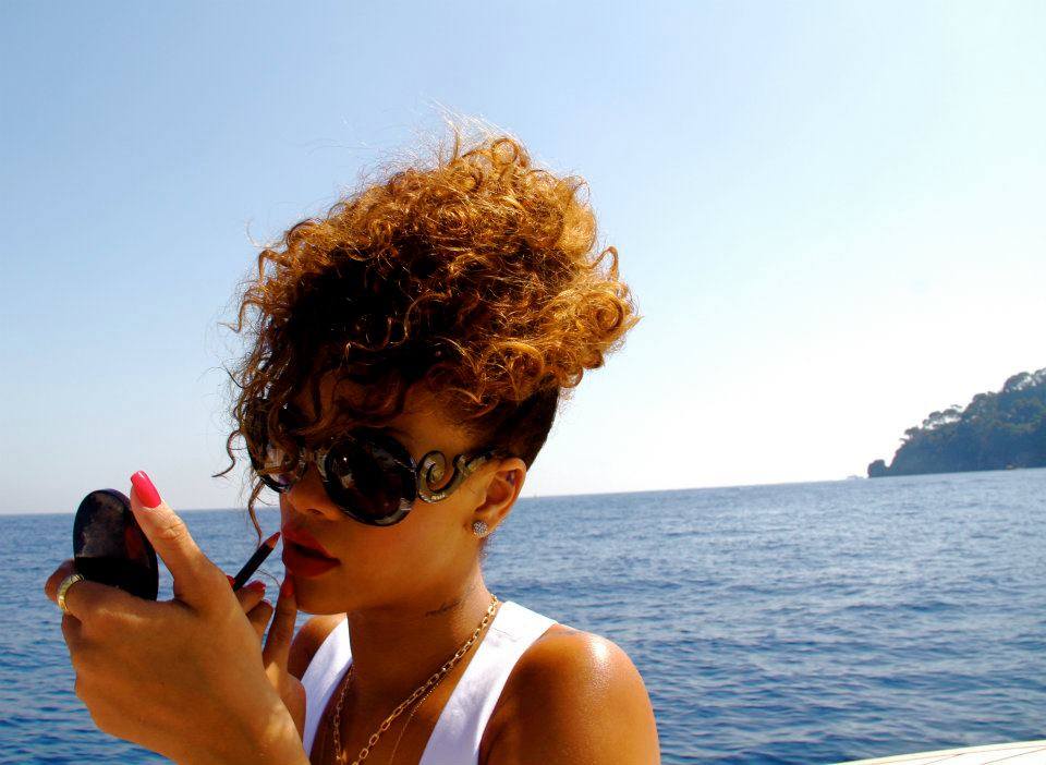 ภาพ exclusive rihanna บนเรือส่วนตัว