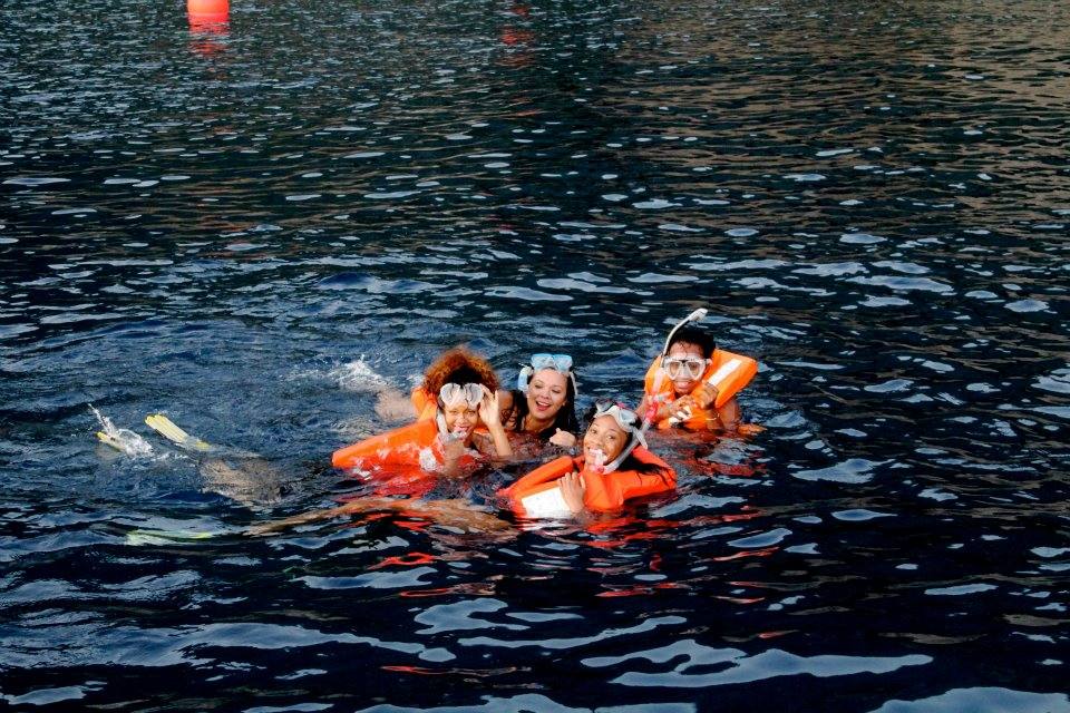 ภาพ exclusive rihanna บนเรือส่วนตัว