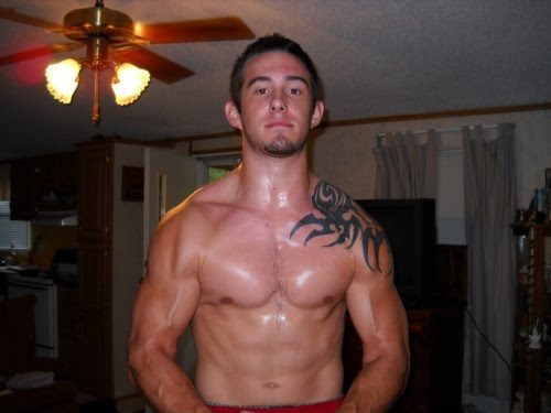 มือสมัครเล่นร่วมกันอวดกล้าม