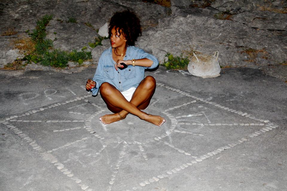 ภาพ exclusive rihanna กับการเดินเที่ยวแบบคนธรรมดา ^__^